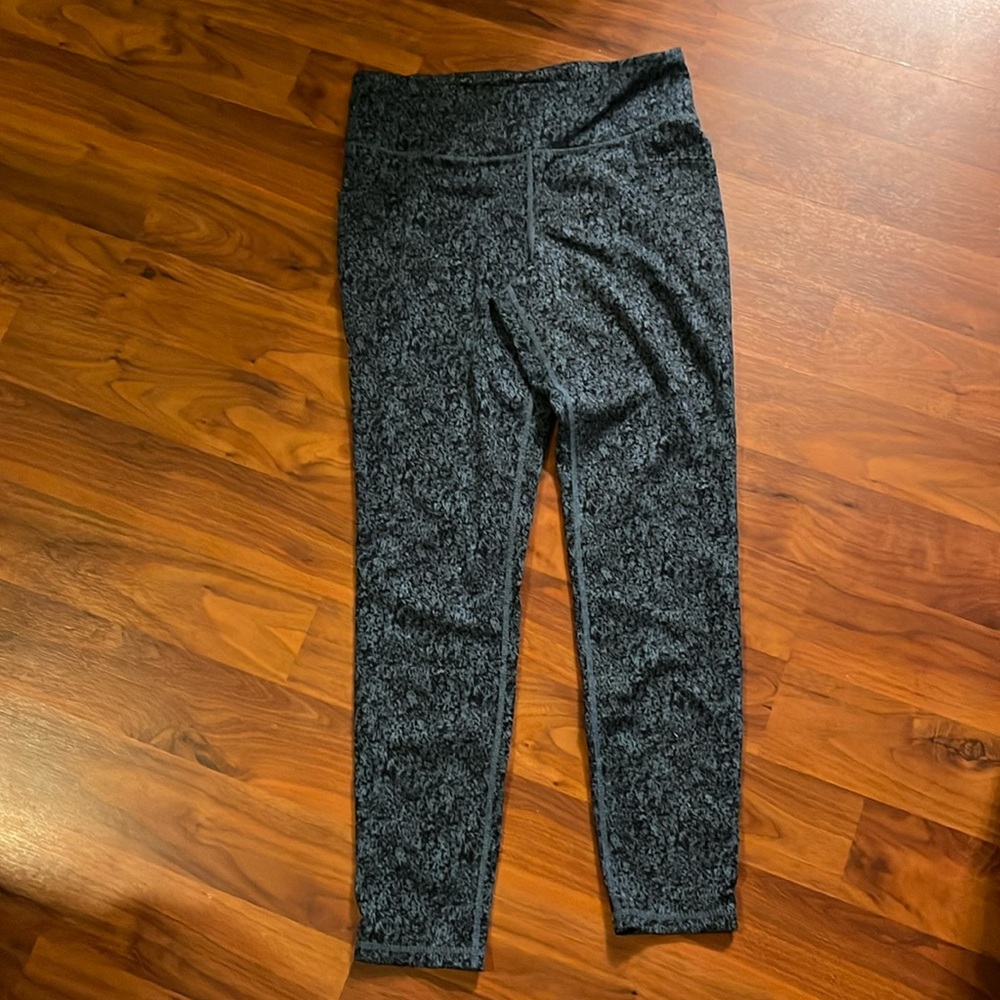 Never worn large leggings from members mark Sam’s club
